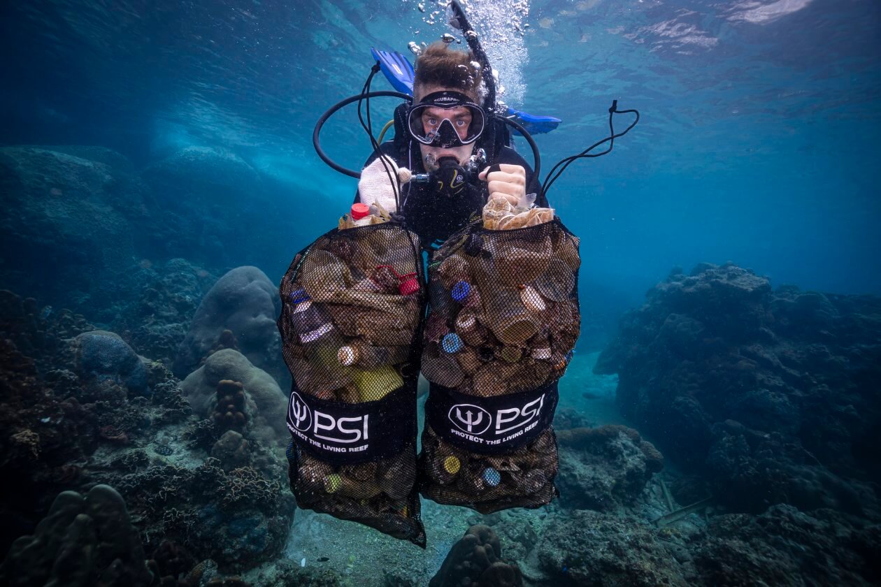 padi dive against debris Thailand