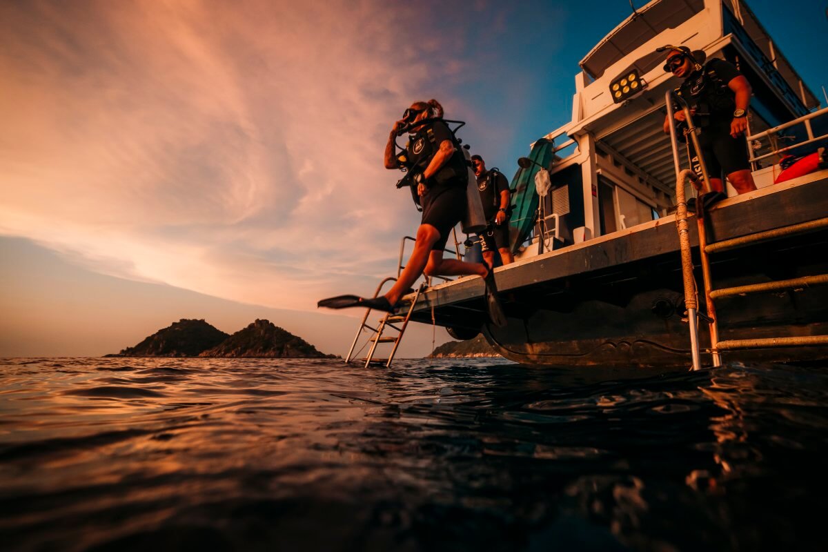night diving adventure koh tao