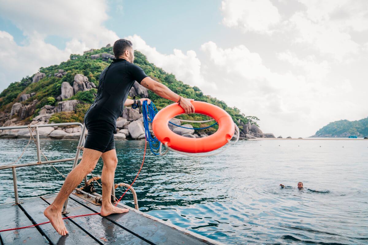 padi rescue diver course in koh tao