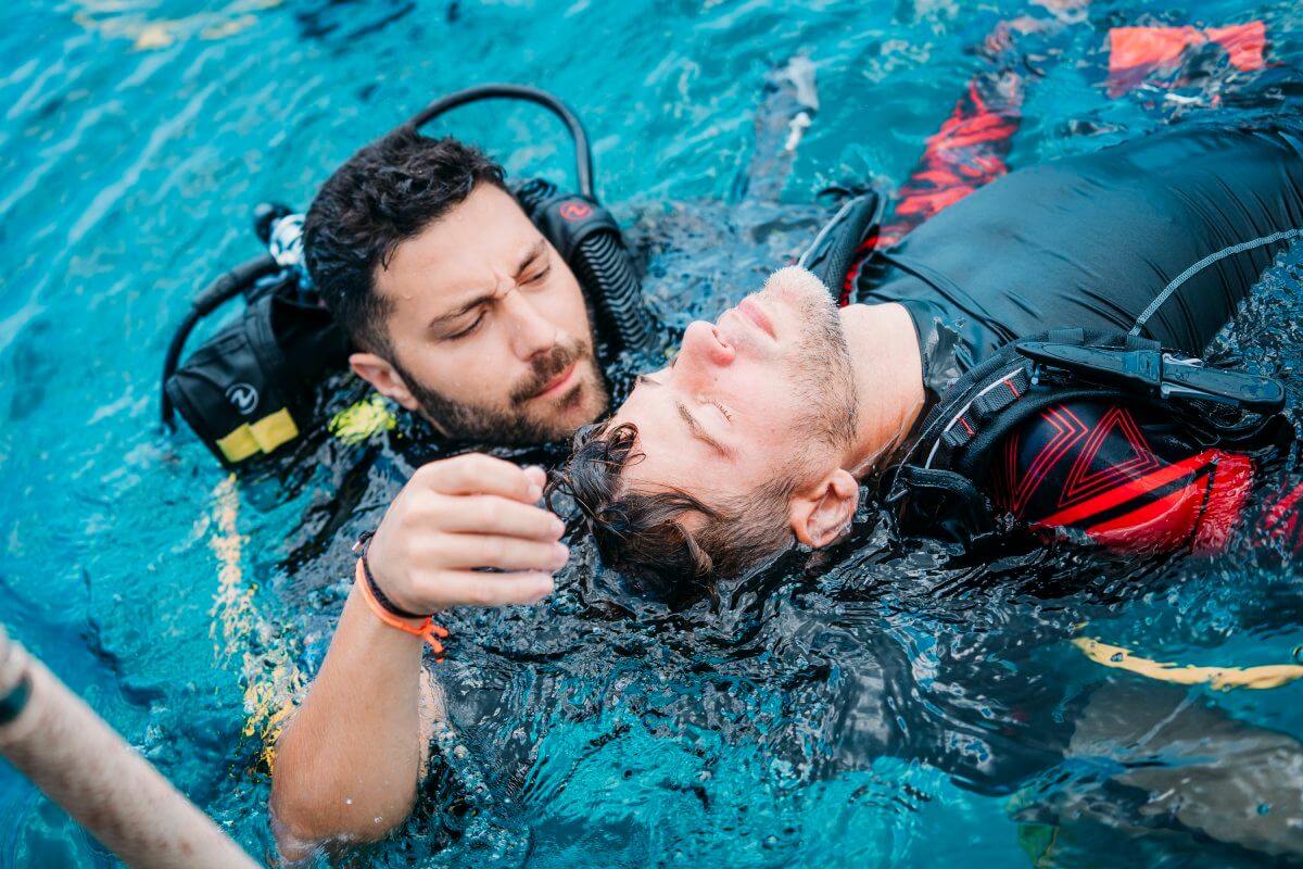 padi rescue diver course in koh tao