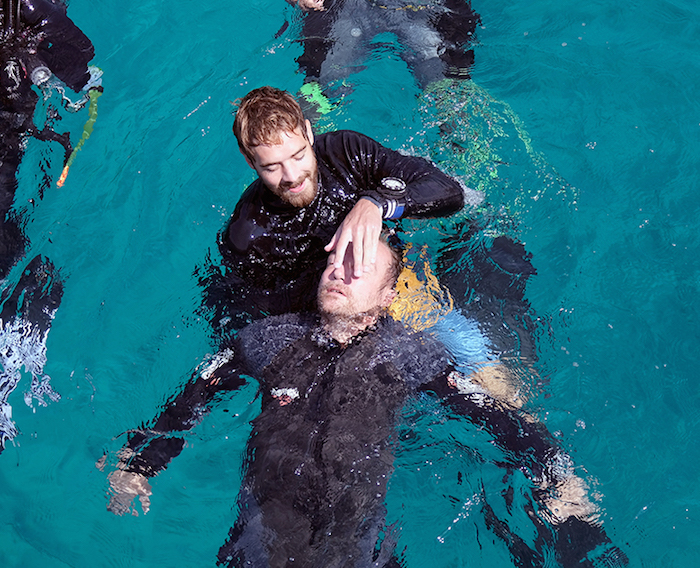 isla-tortuga-divers-koh-tao-idc-open-water-presentations-rescue