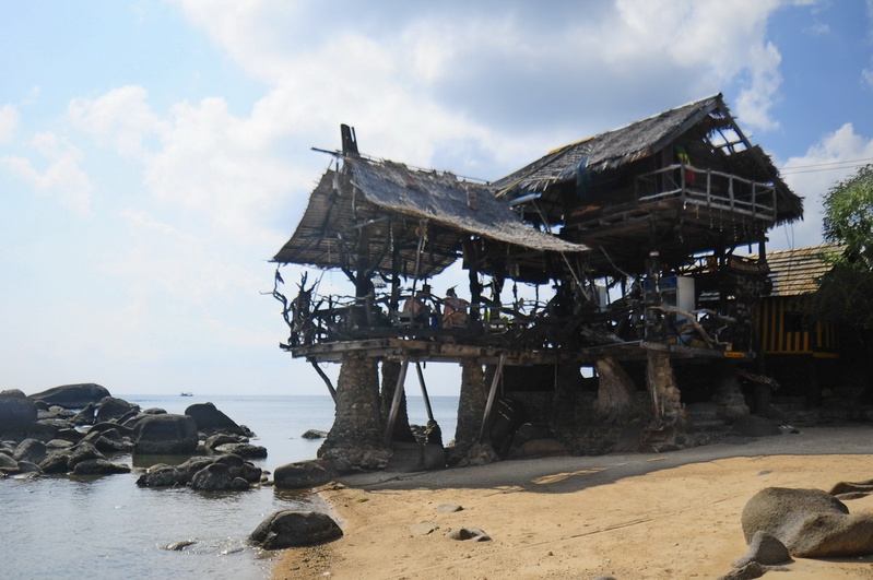 islatortugadivers.co koh tao banana rock bar